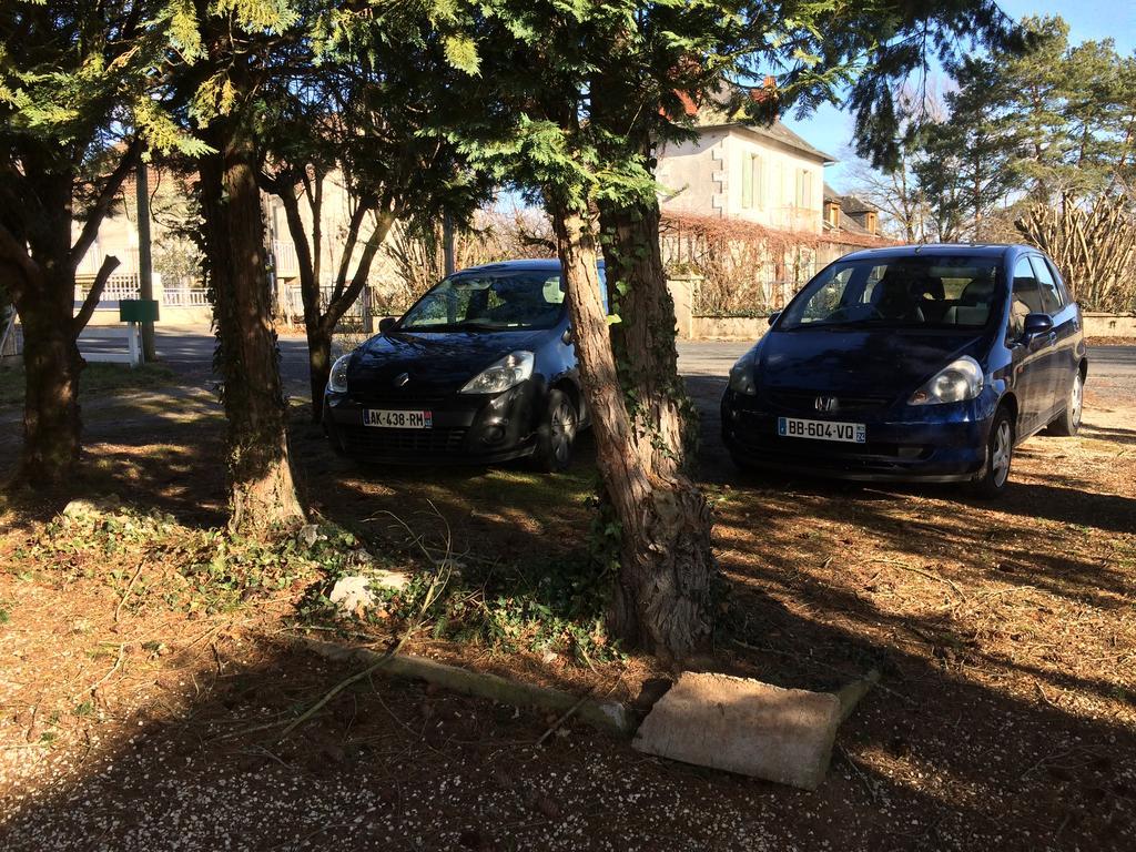 895 Alexis Jaubert Apartment Saint-Pantaleon-de-Larche ภายนอก รูปภาพ