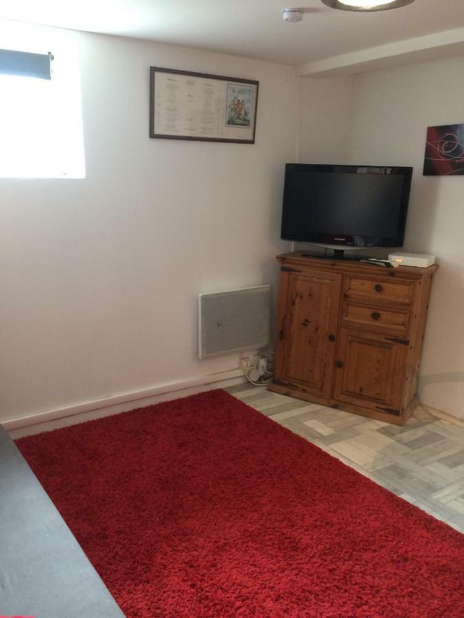 895 Alexis Jaubert Apartment Saint-Pantaleon-de-Larche ภายนอก รูปภาพ